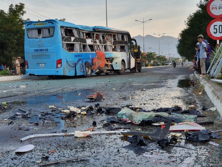 Three killed in deadly bus accidents - 1
