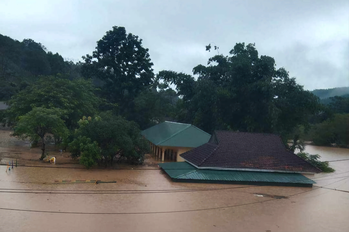 Thousands of houses submerged in Nghe An floods - 1 Thousands of houses submerged in Nghe An floods - 1