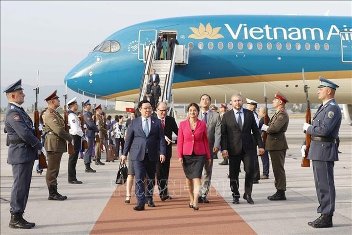 Top Vietnamese legislator arrives in Sofia for official working trip - 1 Top Vietnamese legislator arrives in Sofia for official working trip - 1
