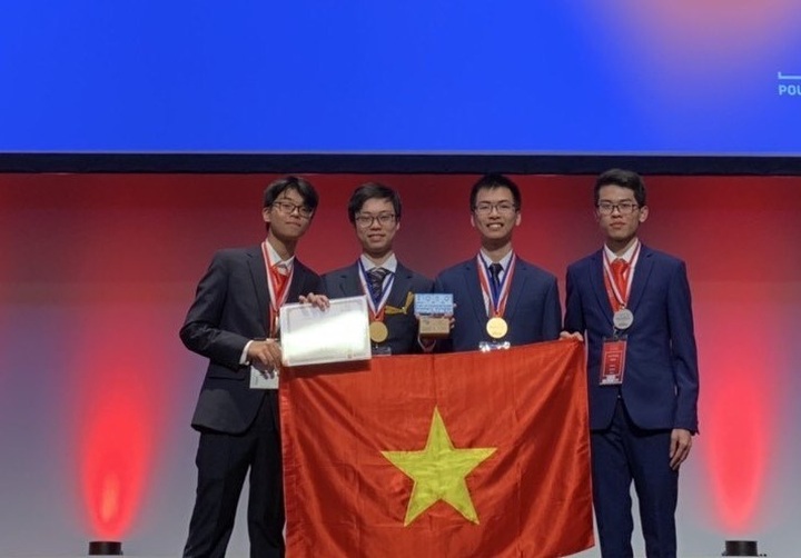 Vietnam wins high prizes at International Chemistry Olympiads - 1