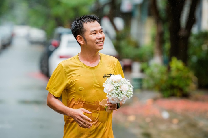 Hoi An man runs 30 kilometres to propose to his girlfriend - 4