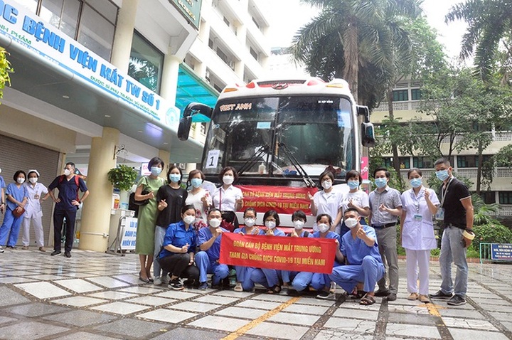 Hundreds of health workers continue to support HCM City - 2