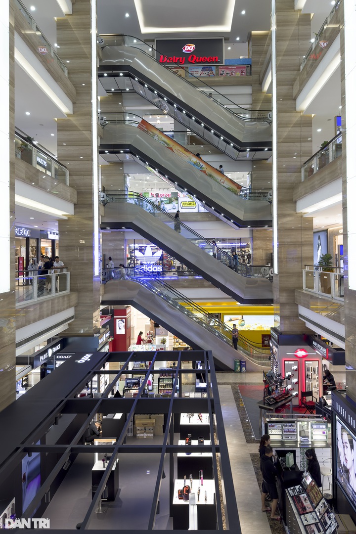Hanoi shopping malls fail to attract customers - 2 Hanoi shopping malls fail to attract customers - 2