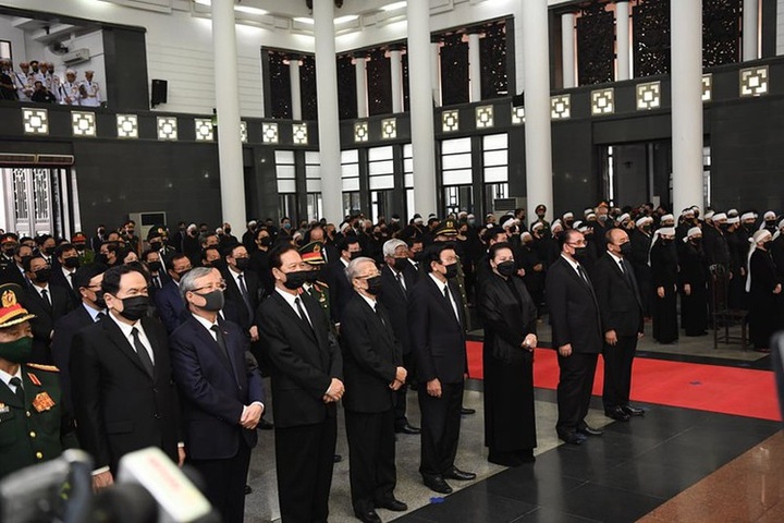 Memorial service for former Party leader Le Kha Phieu - 3