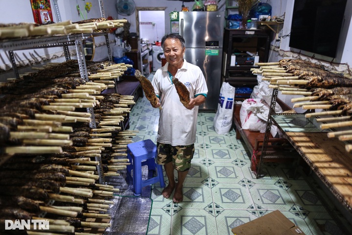 Grilled snakehead fish street busy for God of Wealth Day - 12 Grilled snakehead fish street busy for God of Wealth Day - 12