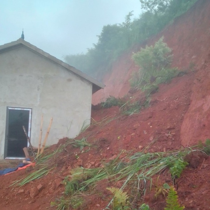 One dead, two injured in Ha Giang landslide - 1