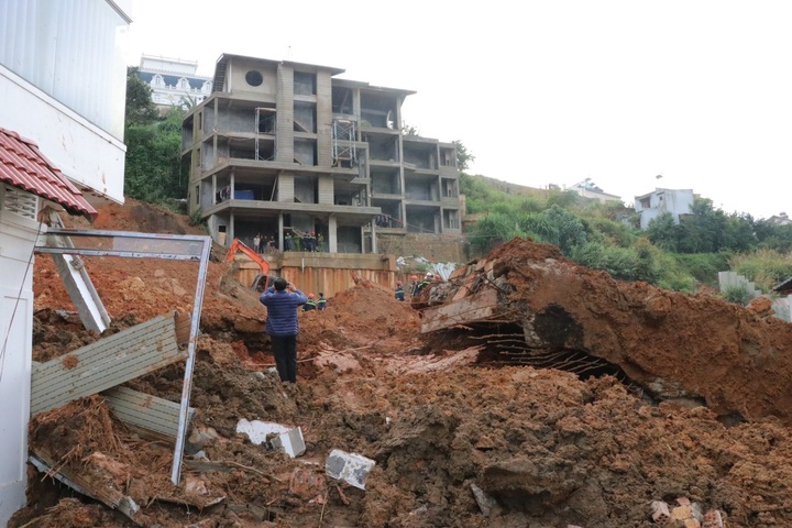 Dalat urban management official suspended following deadly landslide - 1 Dalat urban management official suspended following deadly landslide - 1