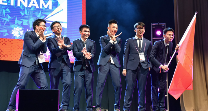 Vietnamese students win six medals at international maths contest - 2