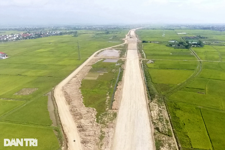 Quang Ngai needs VND4 trillion for North-South Expressway site clearance - 1