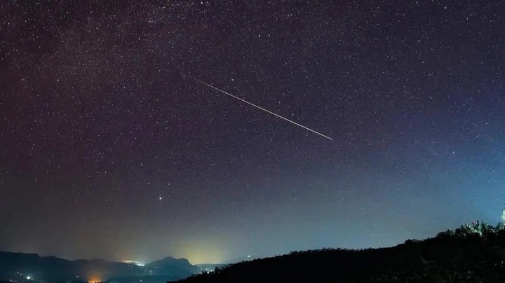 Perseid meteor shower visible from Vietnam early next week - 1