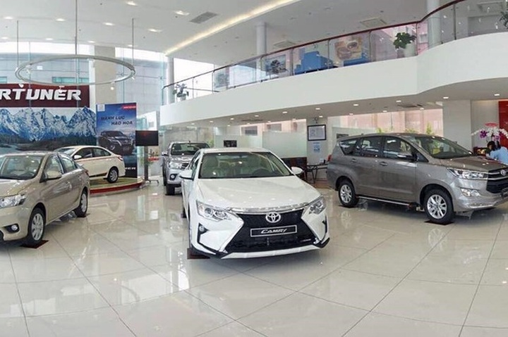Toyota recalls 13,000 cars over fuel pump error - 1