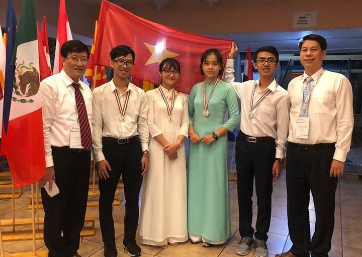 Vietnamese students win four medals at International Biology Olympiad - 1
