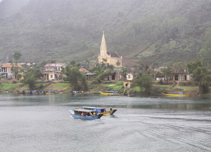 Quang Binh ready to run river tours - 1 Quang Binh ready to run river tours - 1