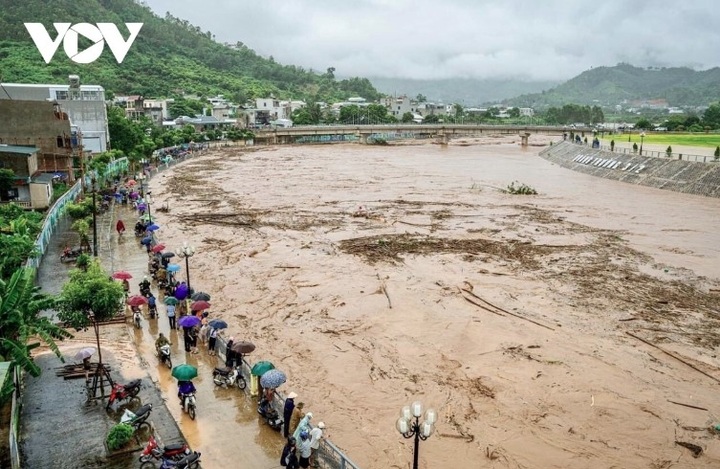 16 reported dead and missing as flash floods hit northern localities of Vietnam - 1