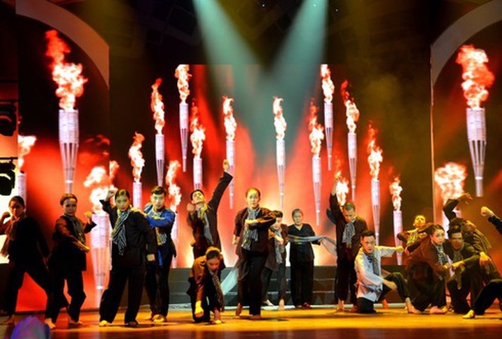 Special art event on President Ho Chi Minh attracts local, foreign artists - 1