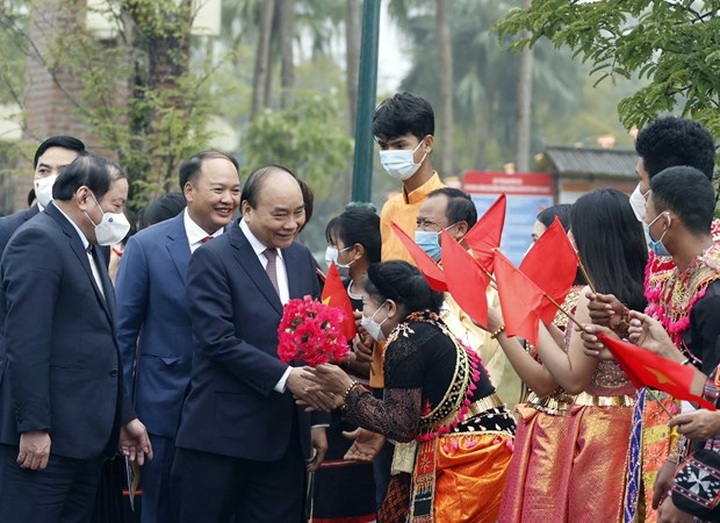 State leader joins ethnic groups in spring festival - 1 State leader joins ethnic groups in spring festival - 1