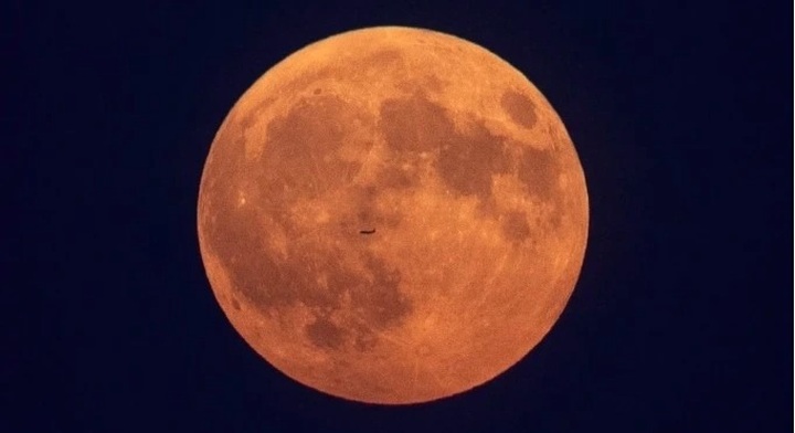 Vietnam to see biggest supermoon on October 17 - 1
