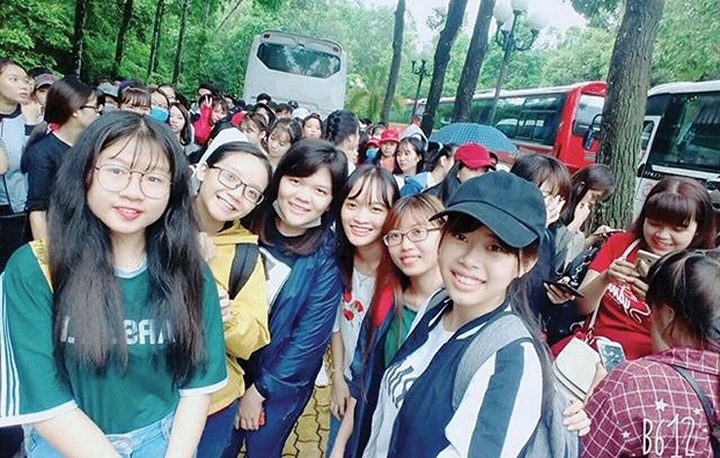 HCM City universities support students from flood-hit areas - 1