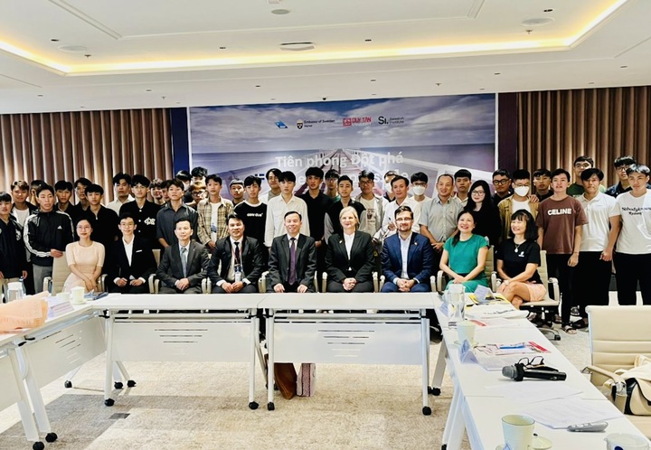 Pioneer the Possible University Tour arrives in Danang - 1