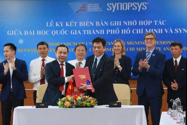 Synopsys helps HCM City-based university with semiconductor training, research - 1