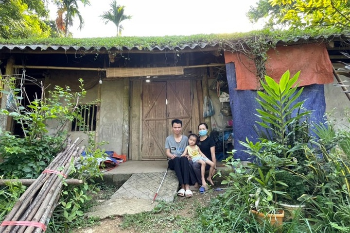 Blind man struggles to raise family - 1