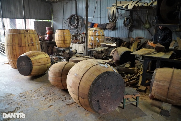 Ha Tinh drum-makers make good income as festival season nears - 8