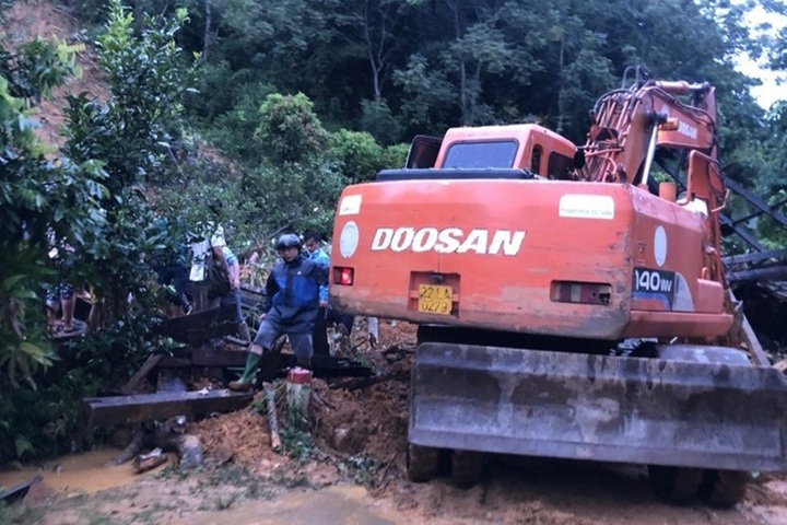 Three children die in Tuyen Quang landslide - 1