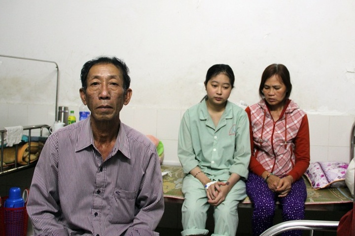 Phu Yen family calls for help for ill teenage daughter - 1