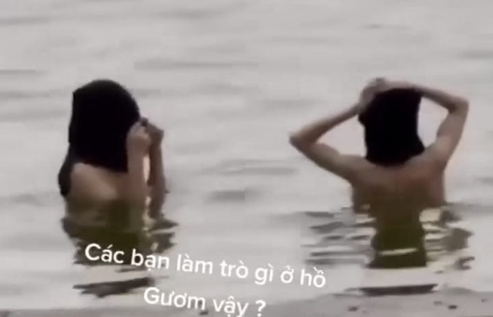 Topless swimming in Hoan Kiem Lake clip scepticism - 1