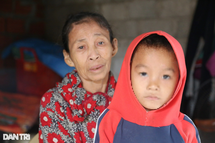 Poor family with three mentally-ill members needs help - 3