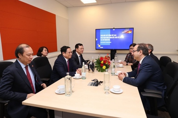 Vietnamese Government leader visits Intel, Apple and Google - 1