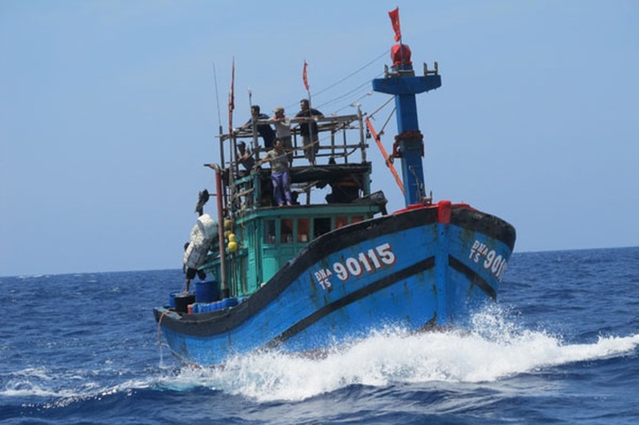 Vietnam opposes Chinese unilateral fishing ban - 1