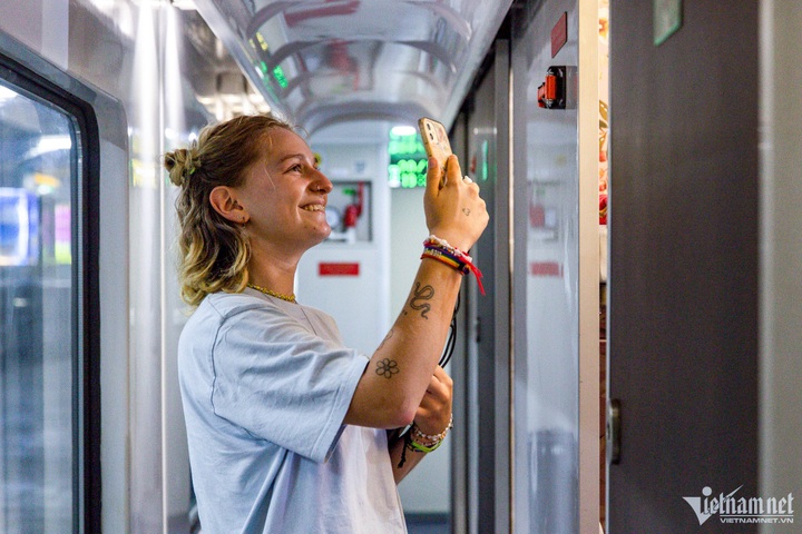 Hanoi-Da Nang high-quality train service launched - 10