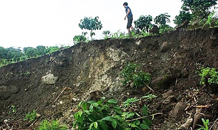 Households in Lam Dong evacuated from flash flood-hit area - 1 Households in Lam Dong evacuated from flash flood-hit area - 1