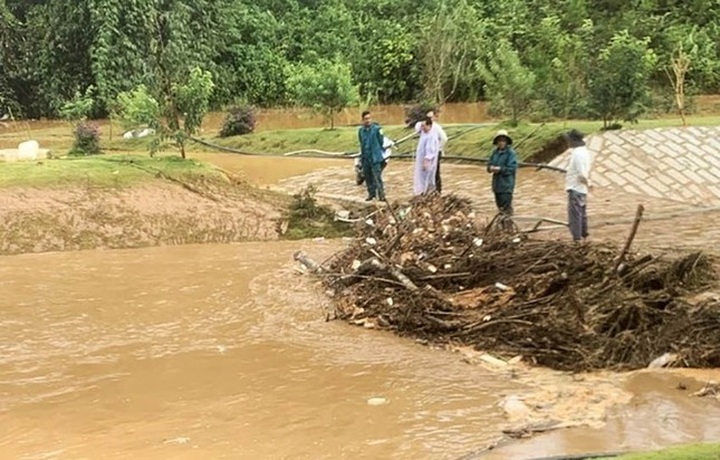 Four Korean tourists die in Central Highlands flood - 1