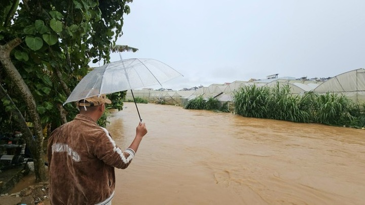 Dalat City faces serious flooding following heavy rains - 3 Dalat City faces serious flooding following heavy rains - 3