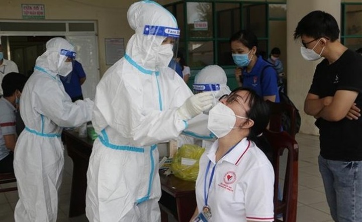 Hanoi to conduct COVID-19 testing for 300,000 residents in high-risk areas - 1