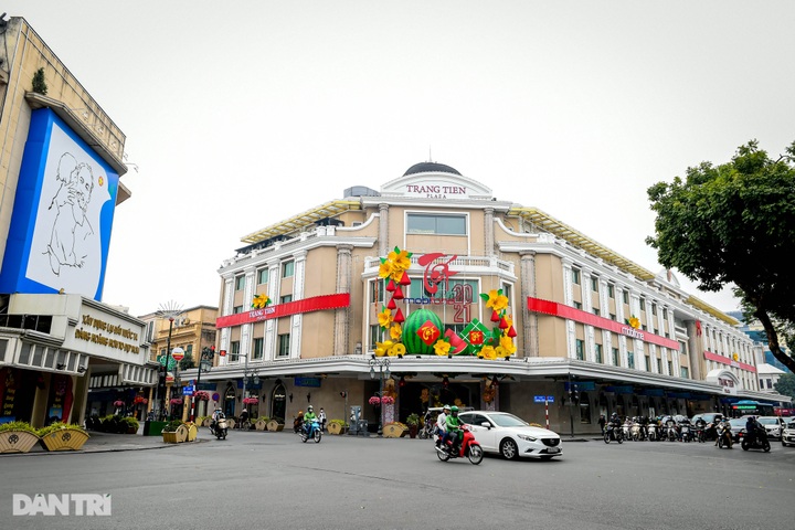 Colourful Hanoi streets ready for Tet - 6 Colourful Hanoi streets ready for Tet - 6