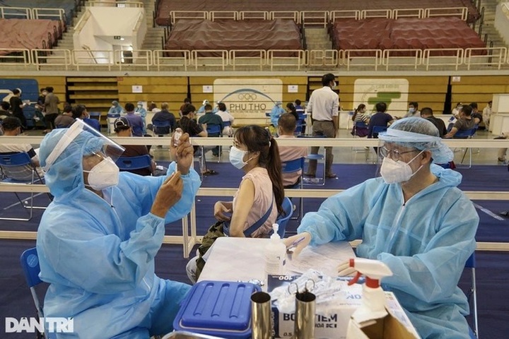 Nearly 10 million Covid-19 vaccine doses administered in Vietnam - 1