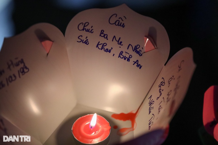 Buddha's birthday celebrated with thousands of lanterns - 4 Buddha's birthday celebrated with thousands of lanterns - 4