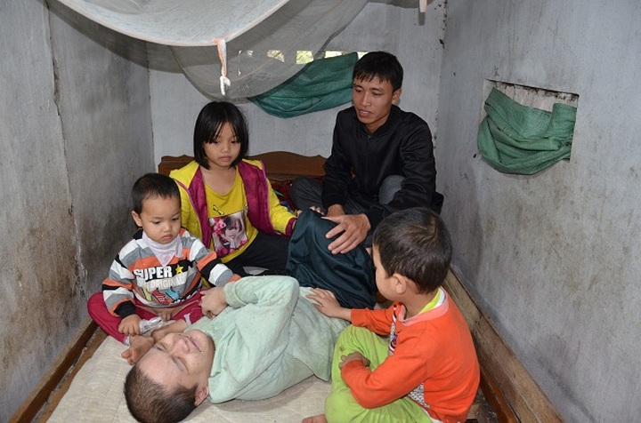 Thai Binh man catches rats to support disabled brother and children - 1 Thai Binh man catches rats to support disabled brother and children - 1