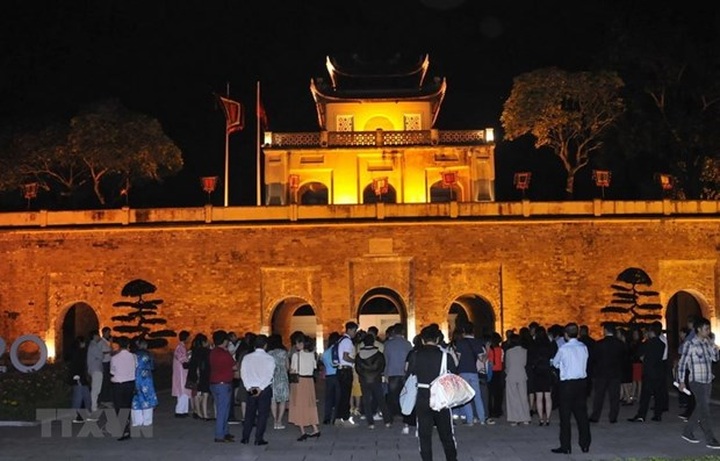 Evening tour to introduce visitors to the best of Thang Long Imperial Citadel - 1