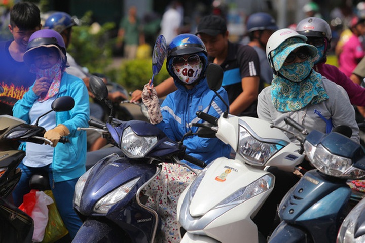 High UV index threatens HCM City - 1