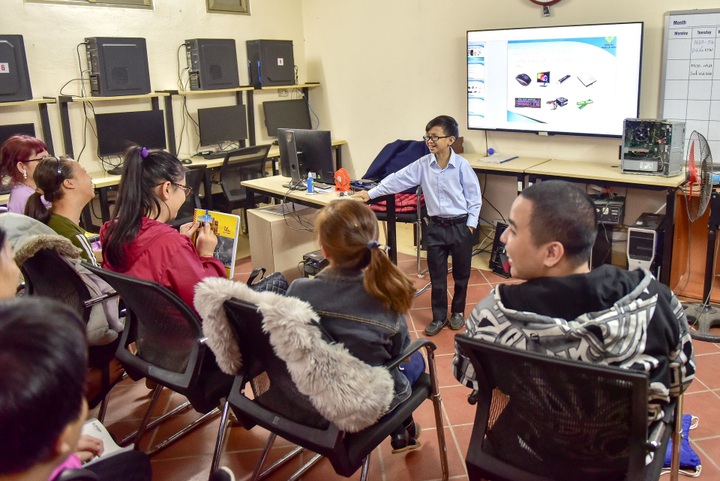 Tiny teacher inspires disabled - 1 Tiny teacher inspires disabled - 1