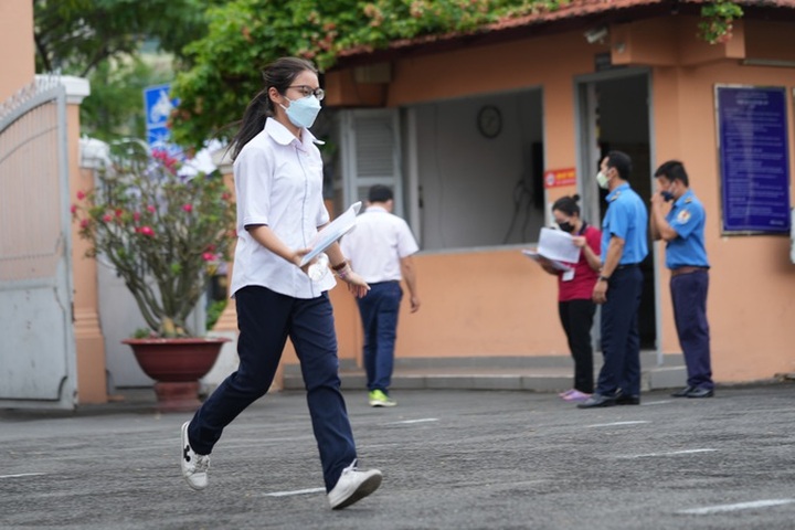 More than 1 million students take high-school graduation exams - 7 More than 1 million students take high-school graduation exams - 7