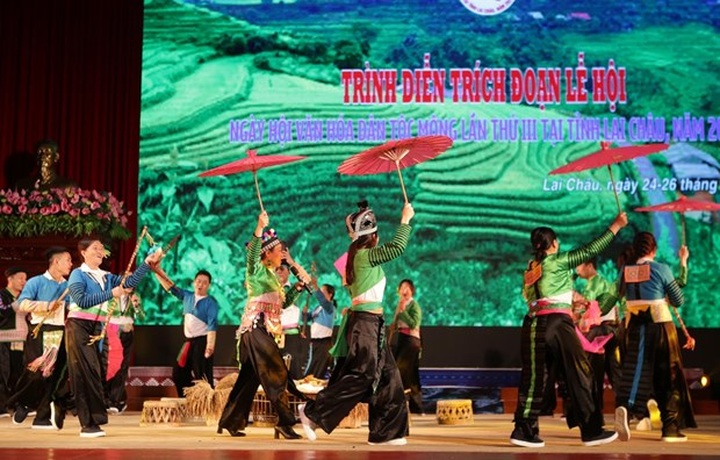 Third Mong Ethnic Cultural Festival underway in Lai Chau province - 1