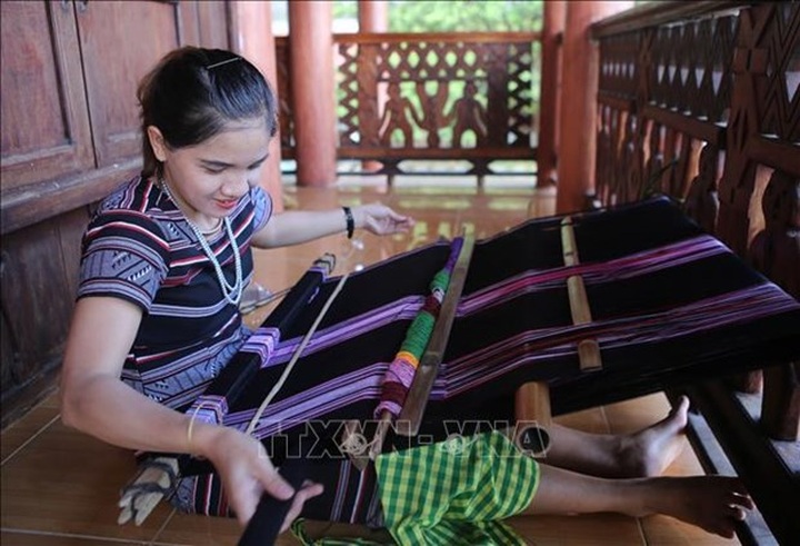 H’re people’s brocade weaving recognised as national intangible cultural heritage - 1