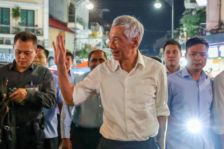 Singaporean Prime Minister visits iconic Hanoi lake - 6