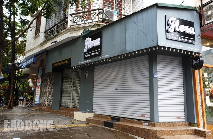 Shop closures in Hanoi, HCM City due to coronavirus fears - 1