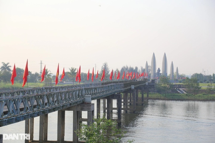 Historic Hien Luong Bridge to get upgrade - 1